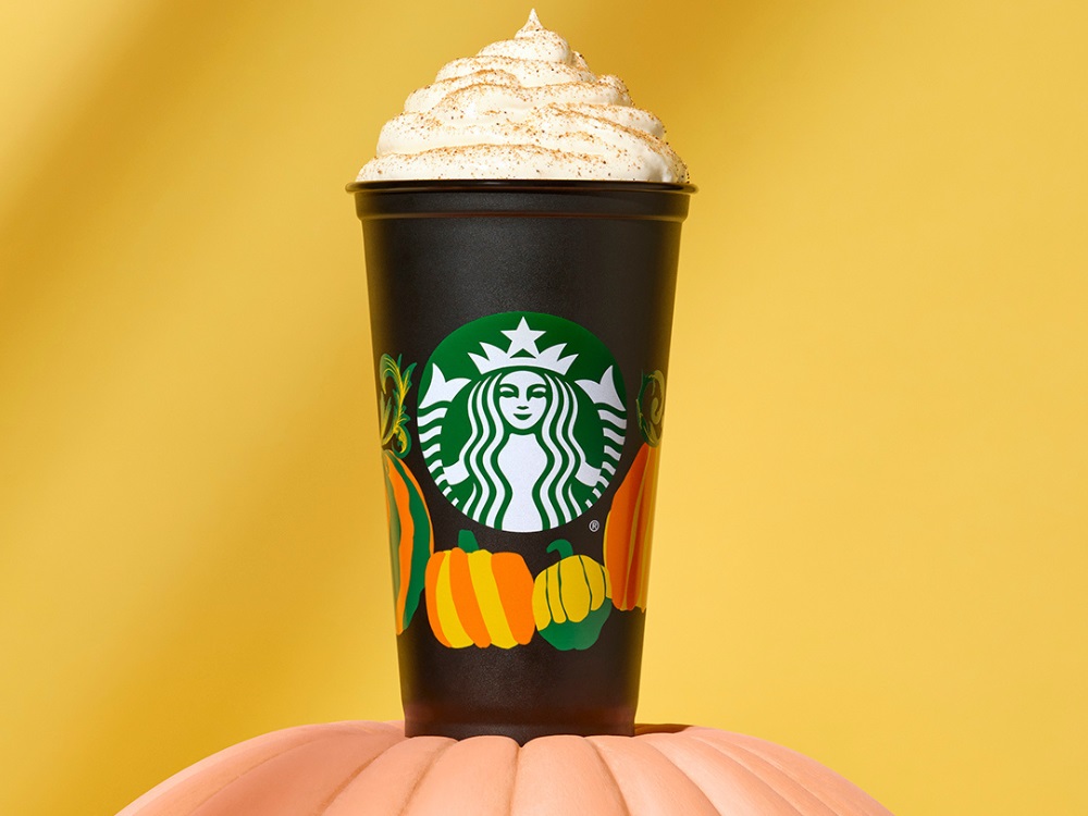 Ve Starbucks začala sezóna Pumpkin Spice Latte, letos s lahodnou svěží novinkou